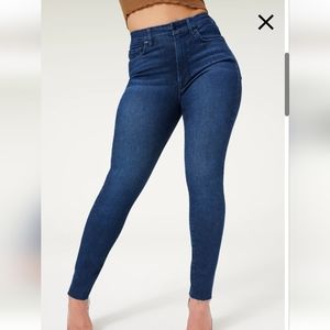 GOOD AMERICAN ALWAYS FITS GOOD LEGS JEANS